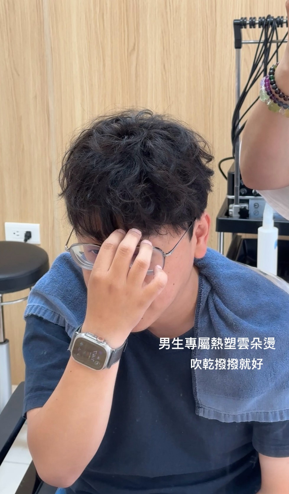 男生雲朵燙特寫,扁塌救星輕盈感